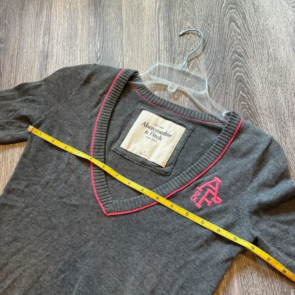 Y2k Abercrombie & Fitch Charcoal V-Neck 3/4 Sleeve Sweater with Pink Trim Size S - Picture 5 of 6